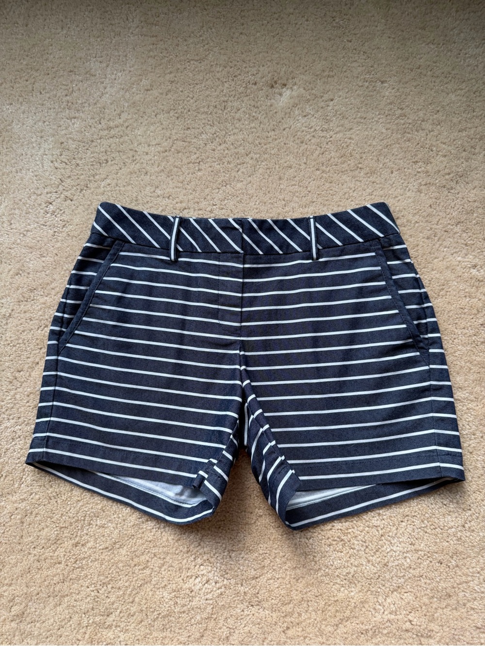 Lands’ End Women’s Navy Blue & White Striped Chino Shorts - Sz 2 - EUC - Stretch